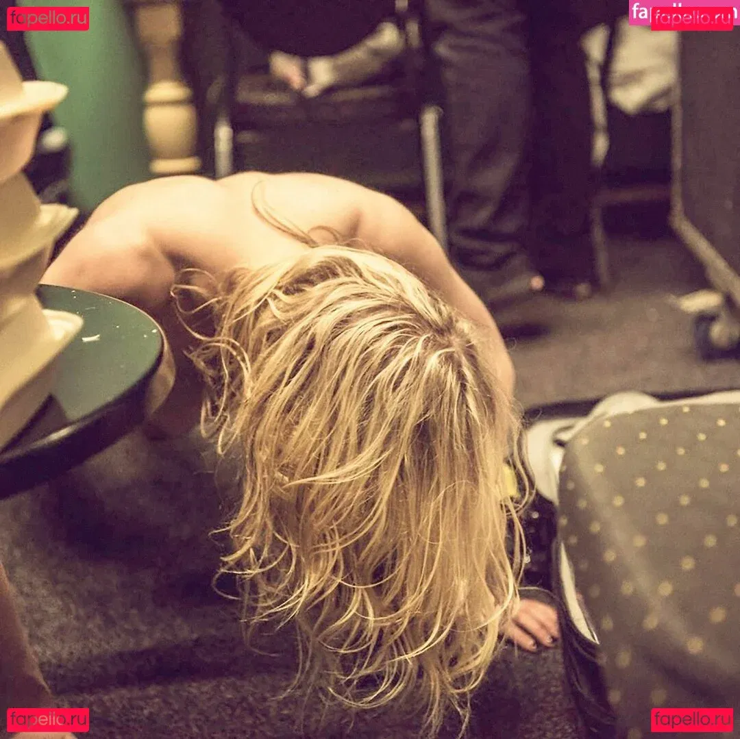 Taylor Momsen Onlyfans Photo Gallery 