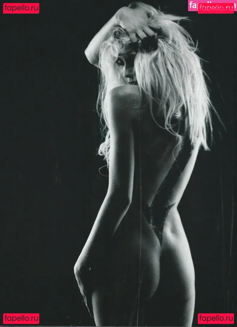 Taylor Momsen Onlyfans Photo Gallery 