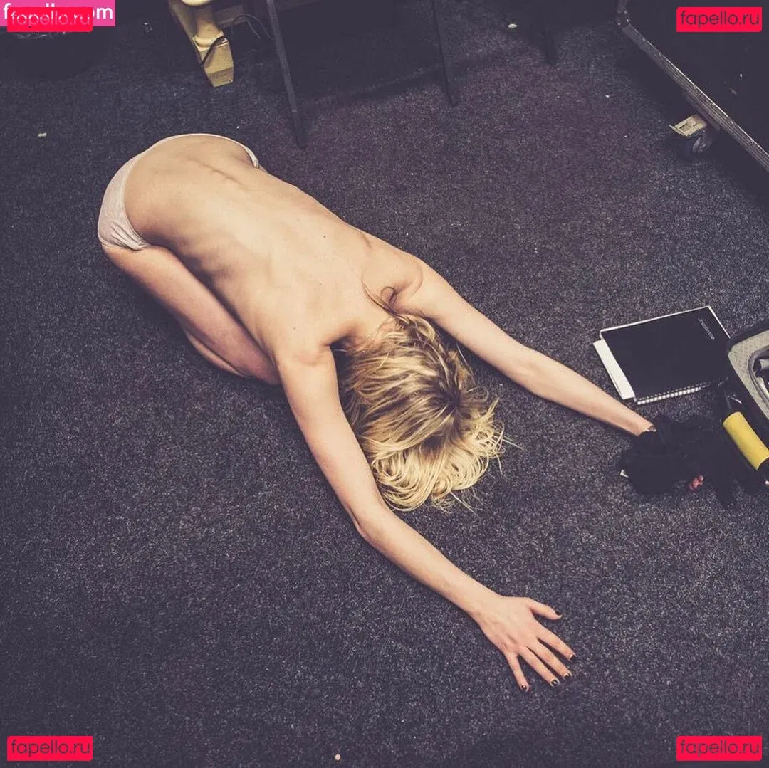 Taylor Momsen Onlyfans Photo Gallery 