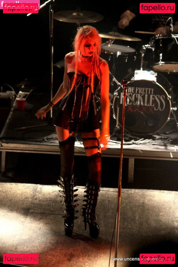 Taylor Momsen Onlyfans Photo Gallery 