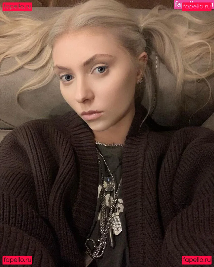 Taylor Momsen Onlyfans Photo Gallery 