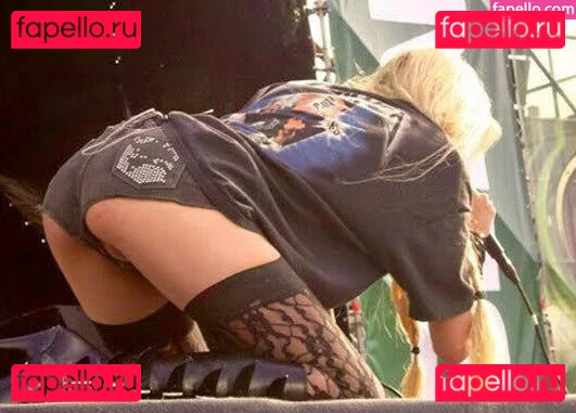 Taylor Momsen Onlyfans Photo Gallery 