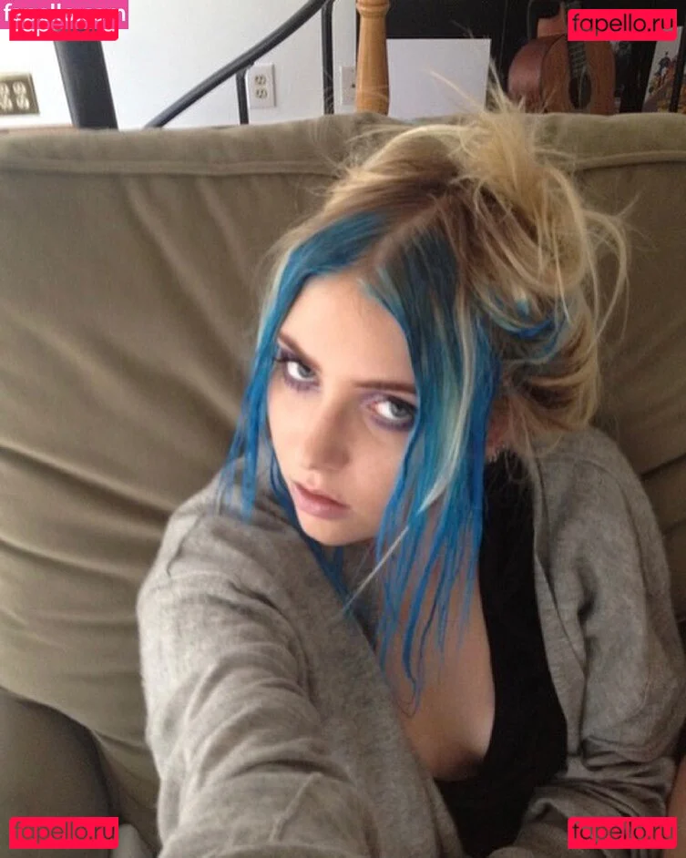 Taylor Momsen Onlyfans Photo Gallery 