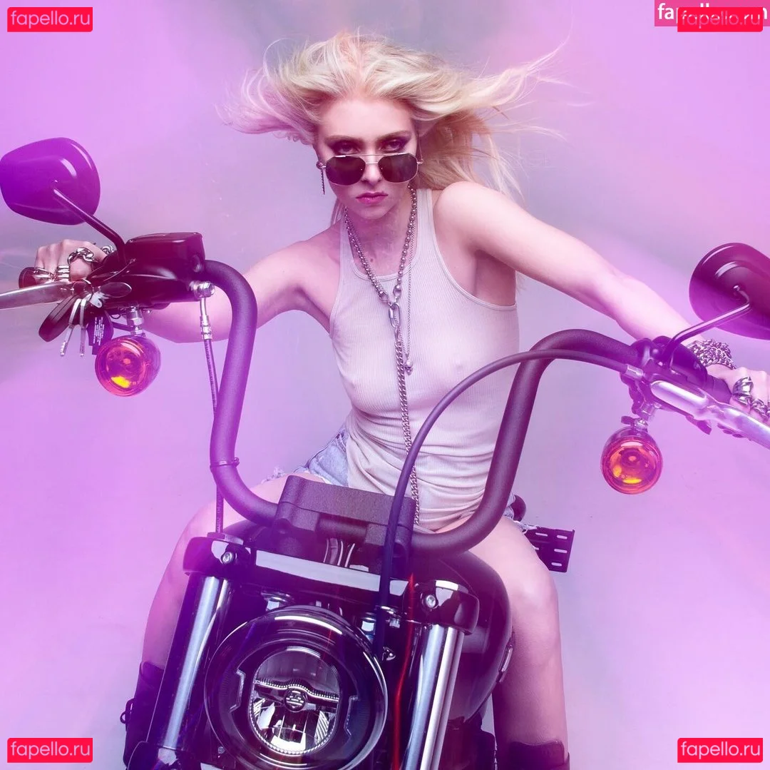 Taylor Momsen Onlyfans Photo Gallery 