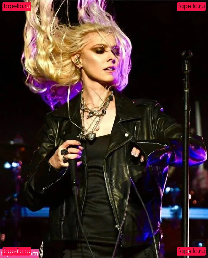 Taylor Momsen Onlyfans Photo Gallery 