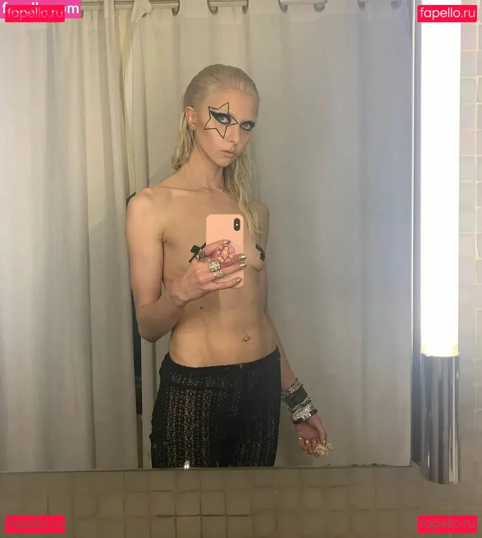 Taylor Momsen Onlyfans Photo Gallery 