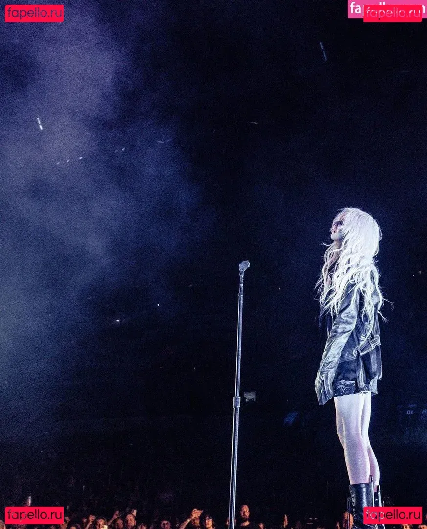 Taylor Momsen Onlyfans Photo Gallery 