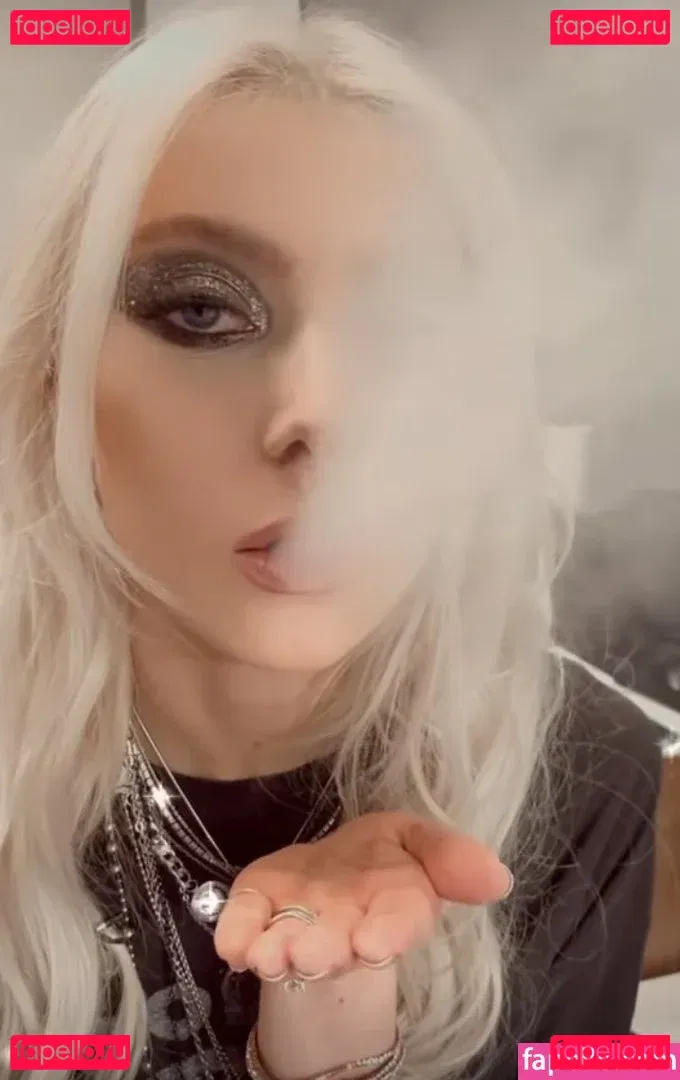 Taylor Momsen Onlyfans Photo Gallery 