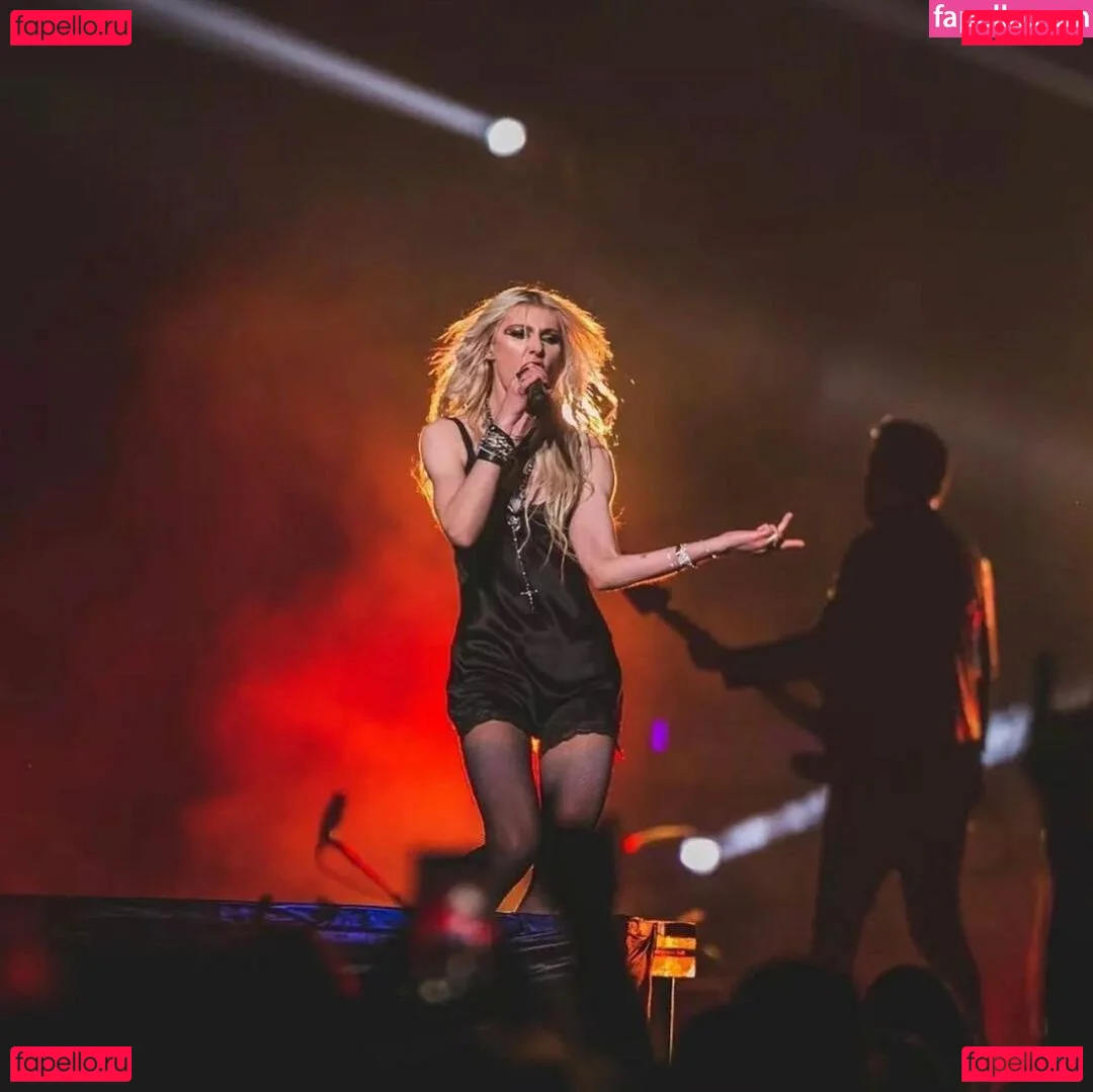 Taylor Momsen Onlyfans Photo Gallery 