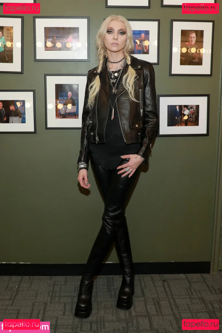 Taylor Momsen Onlyfans Photo Gallery 