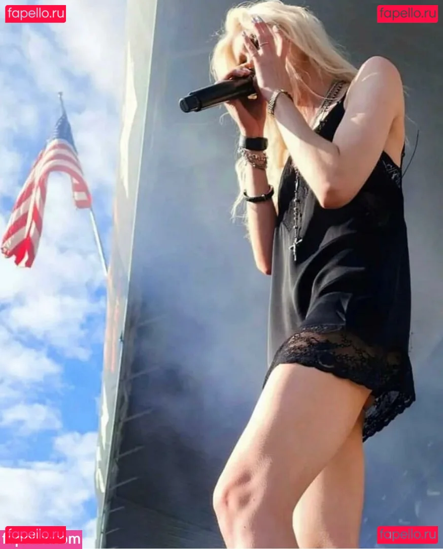Taylor Momsen Onlyfans Photo Gallery 