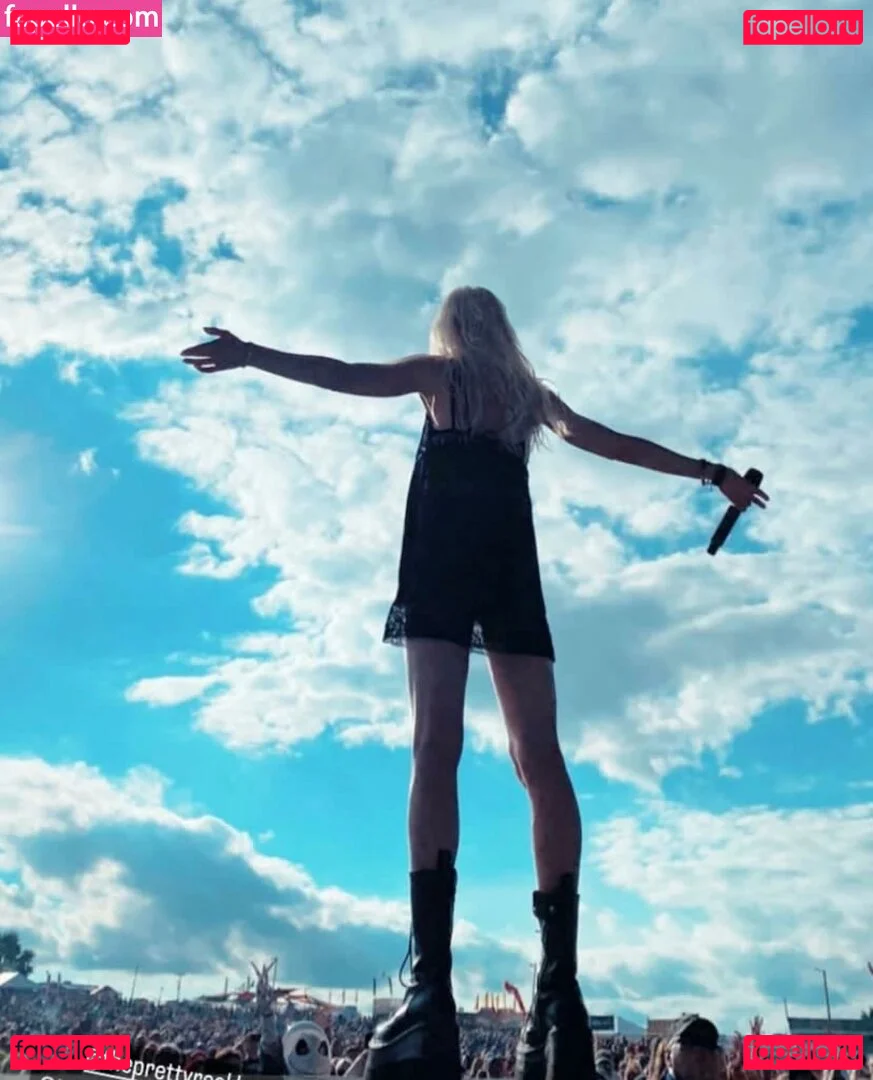 Taylor Momsen Onlyfans Photo Gallery 