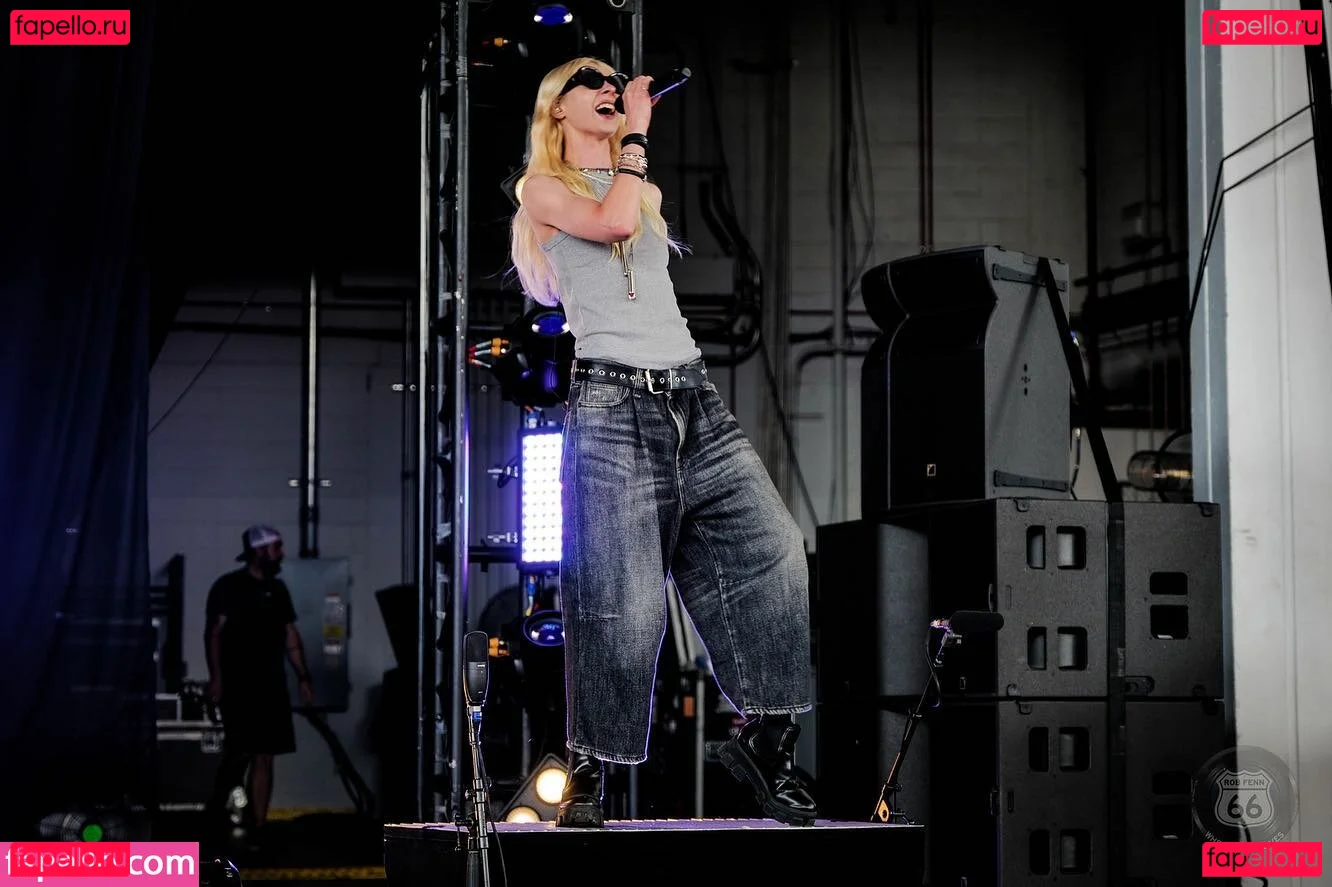 Taylor Momsen Onlyfans Photo Gallery 