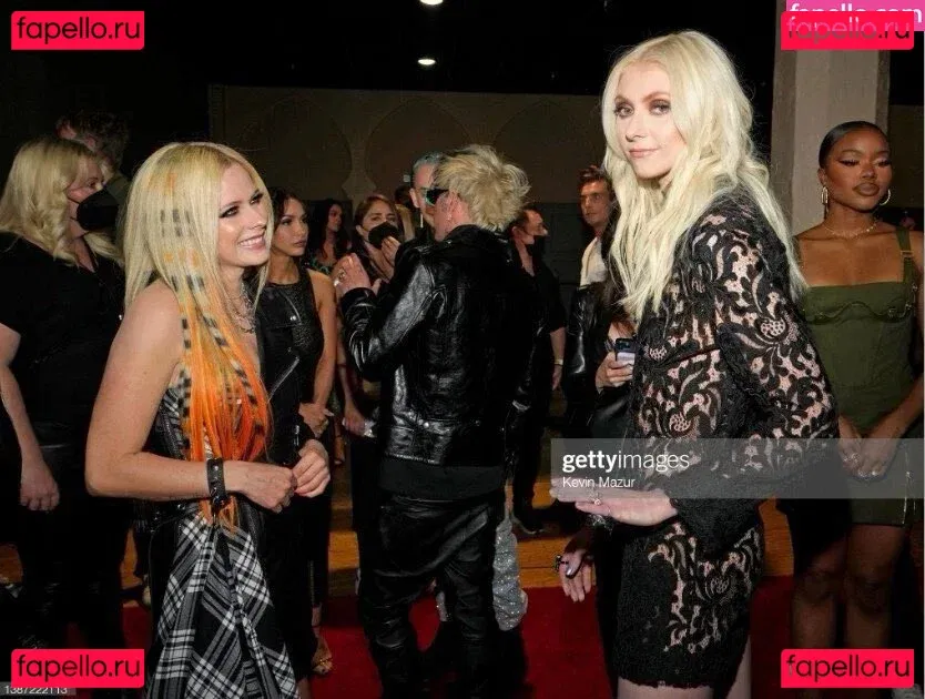 Taylor Momsen Onlyfans Photo Gallery 