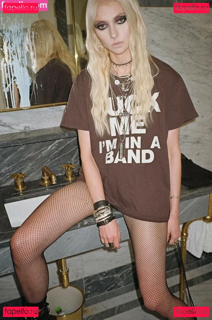 Taylor Momsen Onlyfans Photo Gallery 