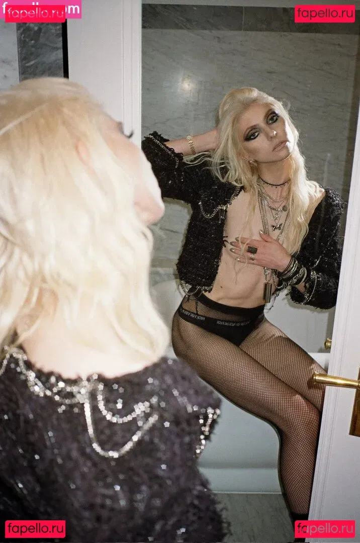 Taylor Momsen Onlyfans Photo Gallery 
