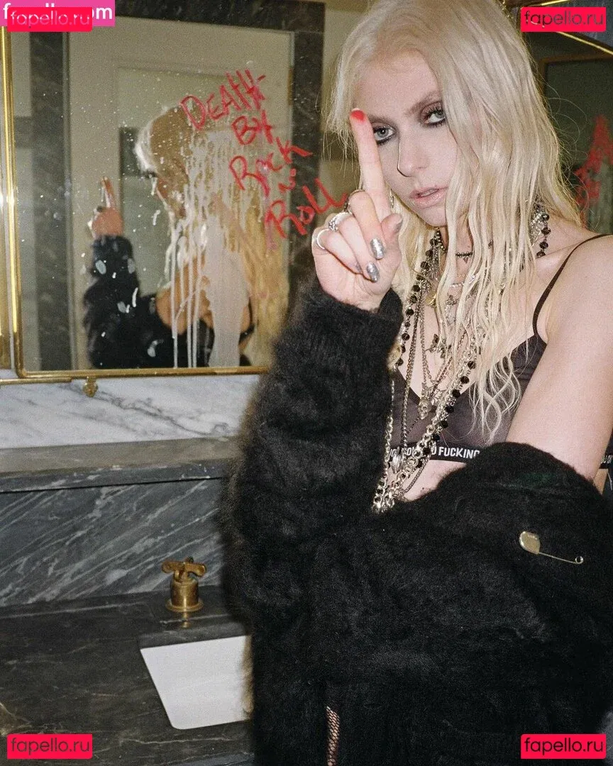 Taylor Momsen Onlyfans Photo Gallery 