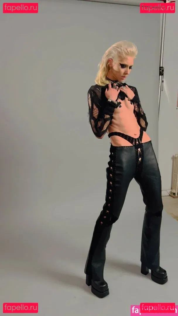 Taylor Momsen Onlyfans Photo Gallery 