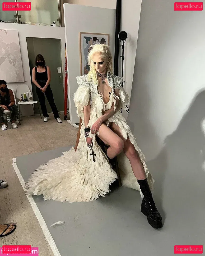 Taylor Momsen Onlyfans Photo Gallery 