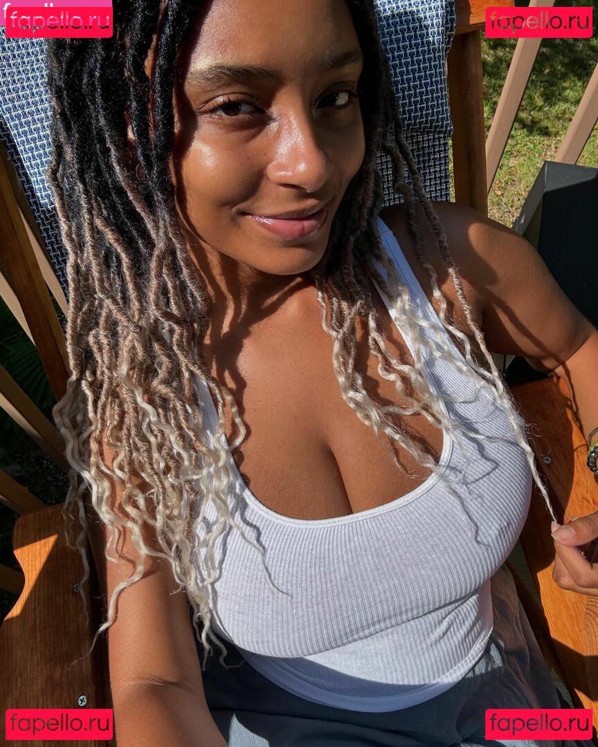 Plantbae / plantergirl / planterriah Onlyfans Photo Gallery 