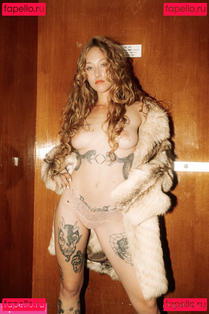 empressscarlett / phiedeltje Onlyfans Photo Gallery 