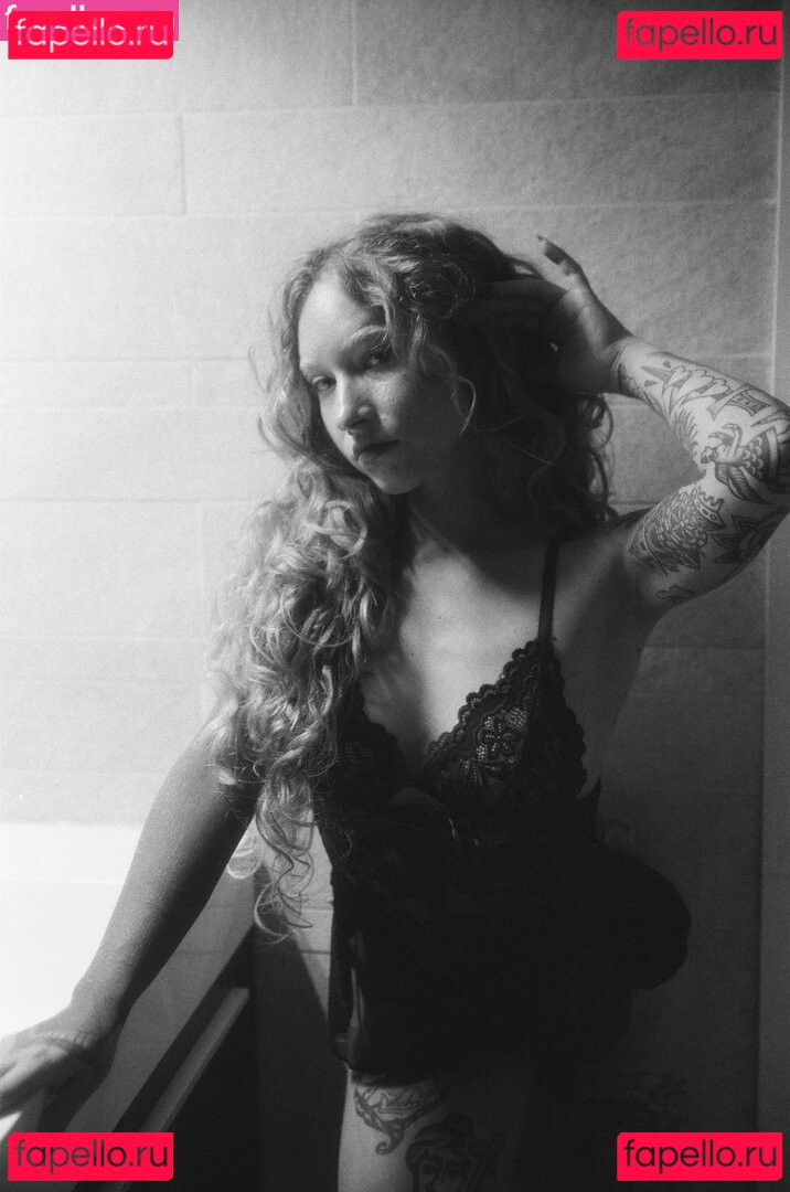 empressscarlett / phiedeltje Onlyfans Photo Gallery 