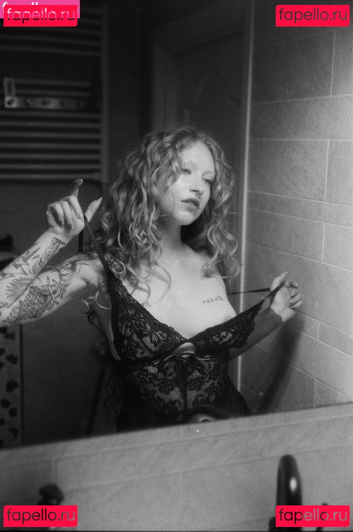 empressscarlett / phiedeltje Onlyfans Photo Gallery 