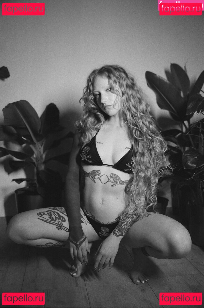 empressscarlett / phiedeltje Onlyfans Photo Gallery 