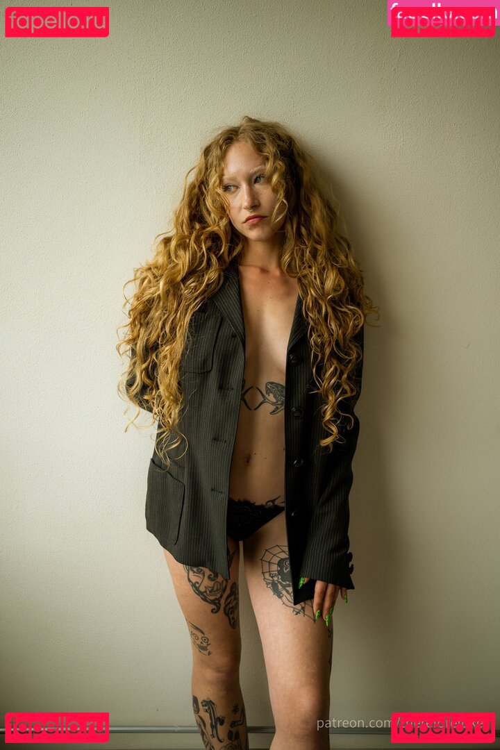 empressscarlett / phiedeltje Onlyfans Photo Gallery 