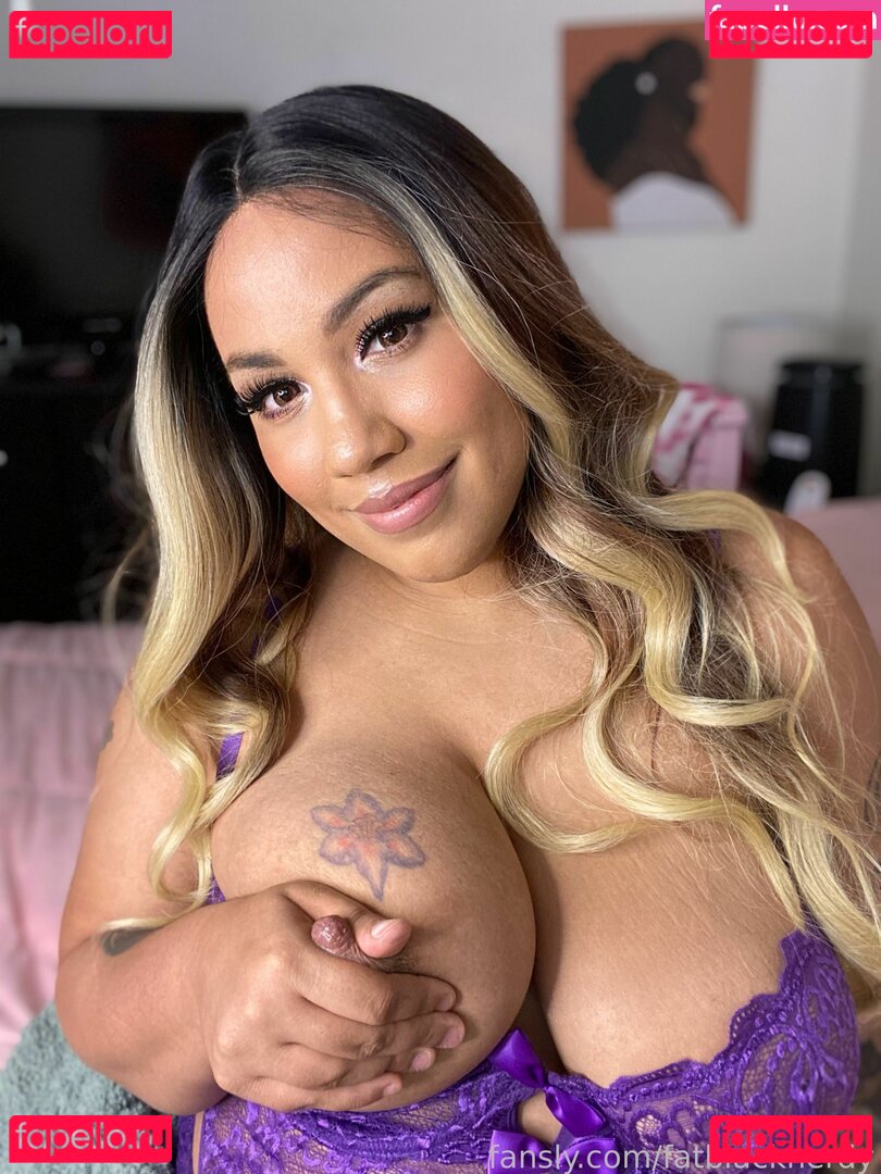 Momoko Mitchell / fatblacknerdy Onlyfans Photo Gallery 