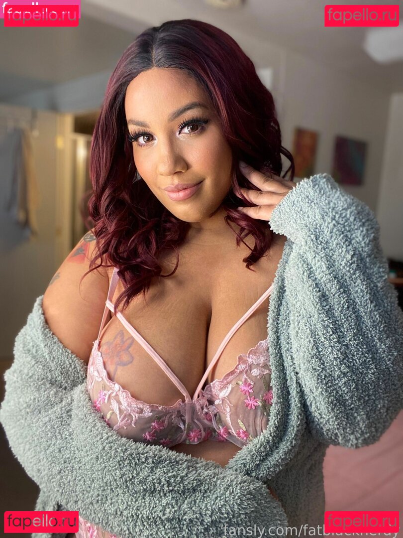 Momoko Mitchell / fatblacknerdy Onlyfans Photo Gallery 