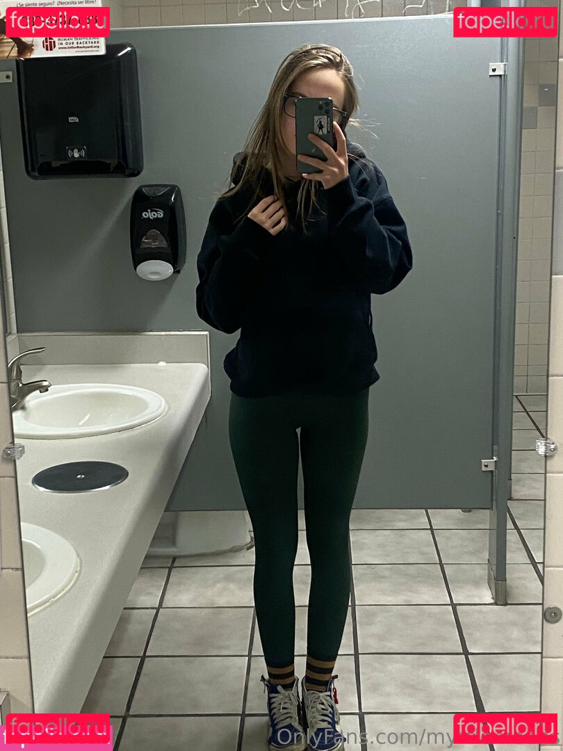 Moaaningmyrtle / myrtlegail / myrtlemoans Onlyfans Photo Gallery 