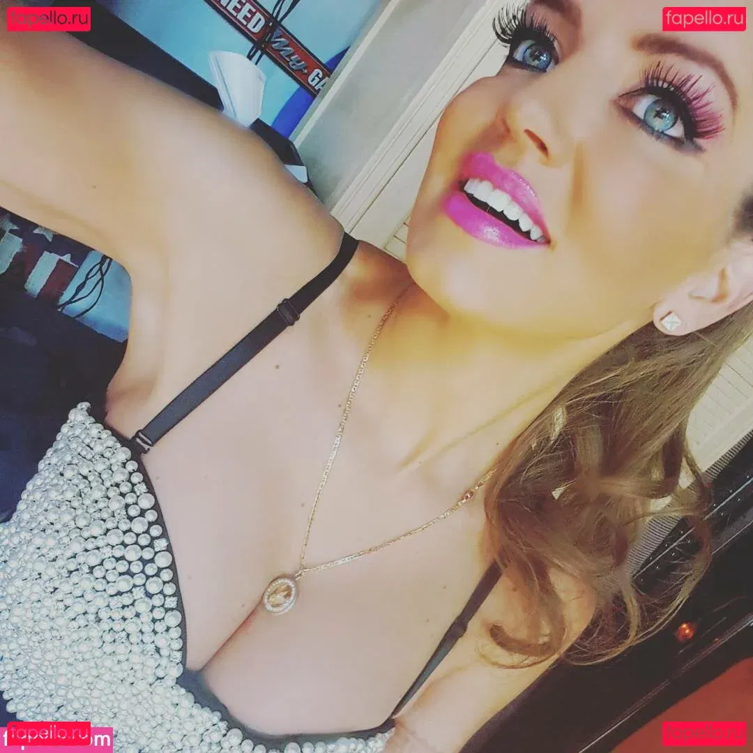 Isabel Madow Onlyfans Photo Gallery 