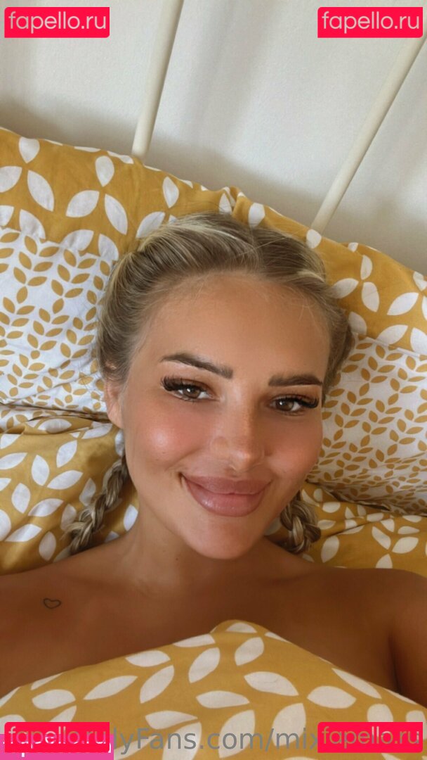 mixie.mazs / mixiemazs Onlyfans Photo Gallery 
