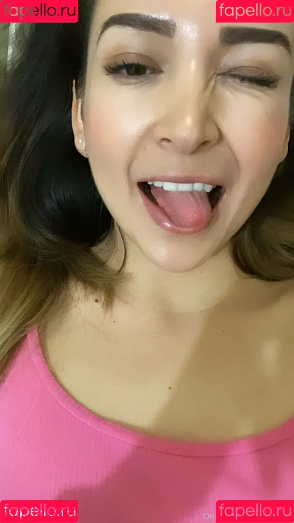 miakunis Onlyfans Photo Gallery 