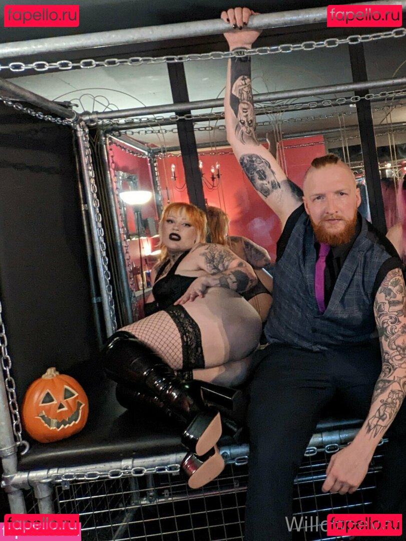 eatsleeppeachrepeatfree / eatsleeprace Onlyfans Photo Gallery 