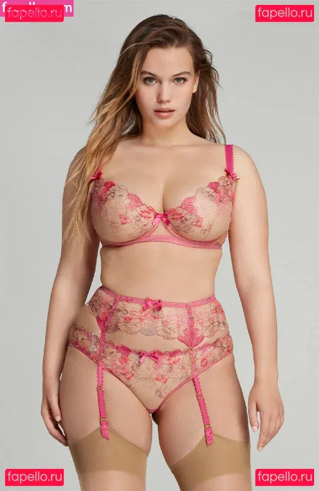 Lexi Lowe Onlyfans Photo Gallery 