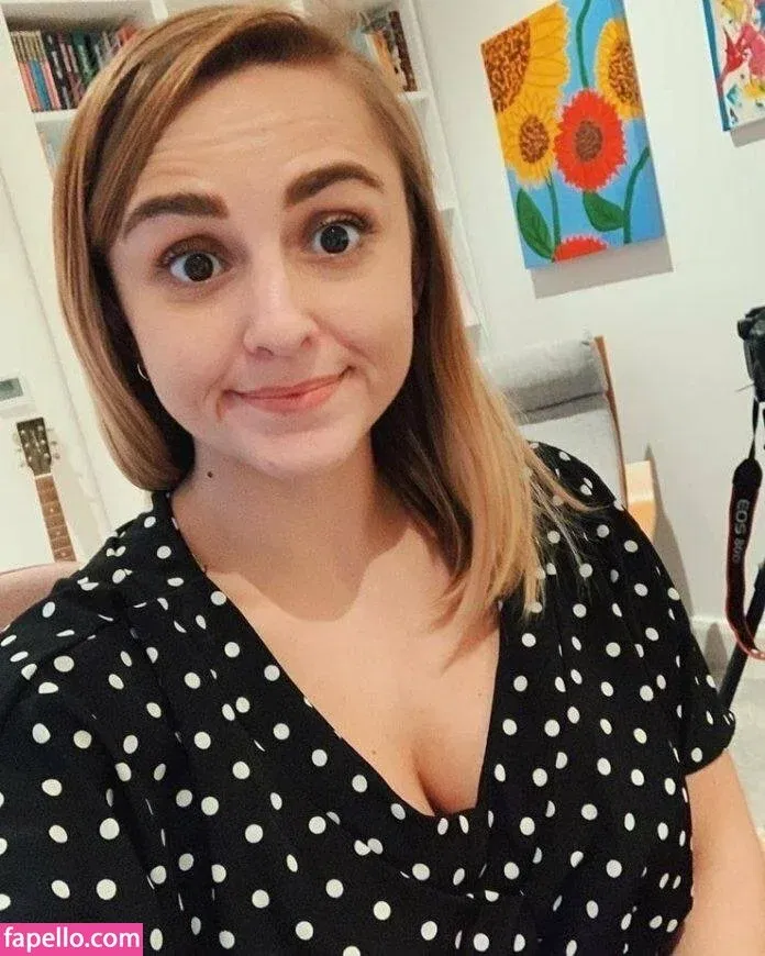 Hannah Witton Onlyfans Photo Gallery 