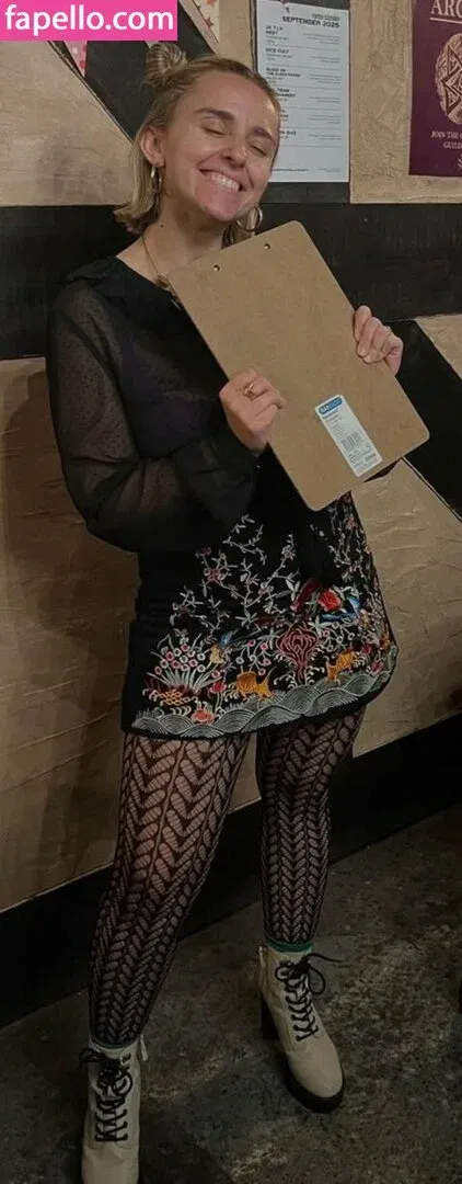 Hannah Witton Onlyfans Photo Gallery 