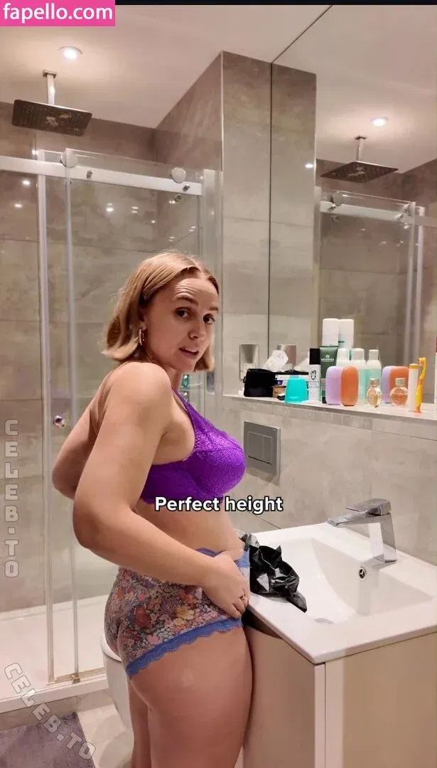 Hannah Witton Onlyfans Photo Gallery 