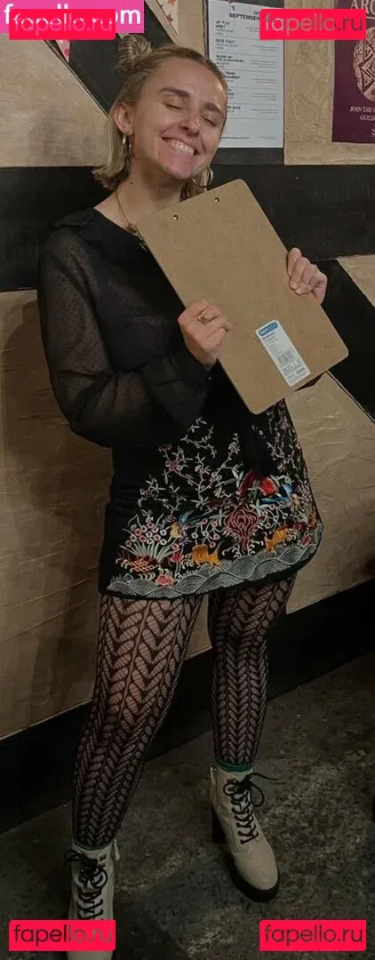 Hannah Witton Onlyfans Photo Gallery 