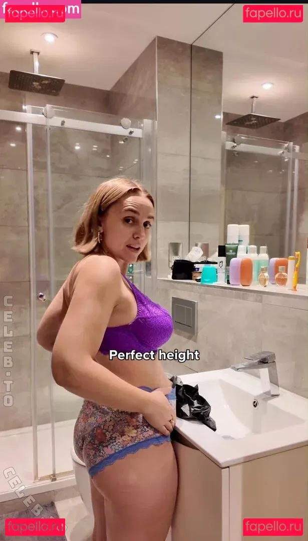 Hannah Witton Onlyfans Photo Gallery 