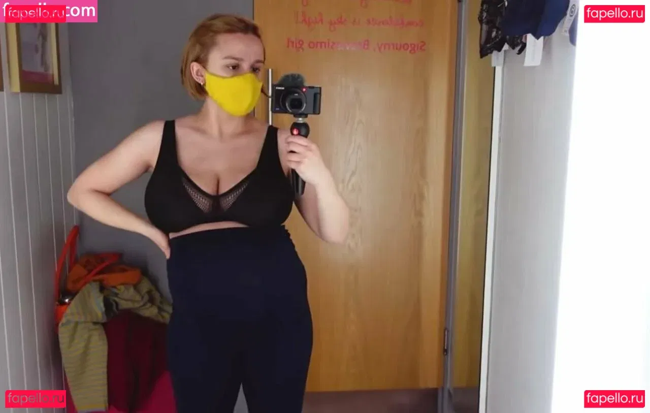 Hannah Witton Onlyfans Photo Gallery 