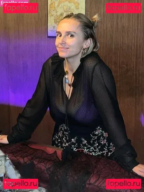 Hannah Witton Onlyfans Photo Gallery 