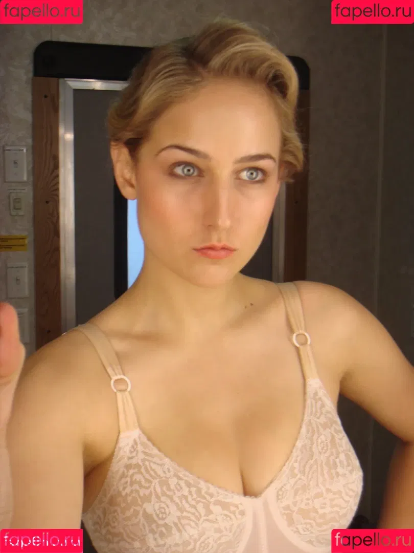 Leelee Sobieski Onlyfans Photo Gallery 
