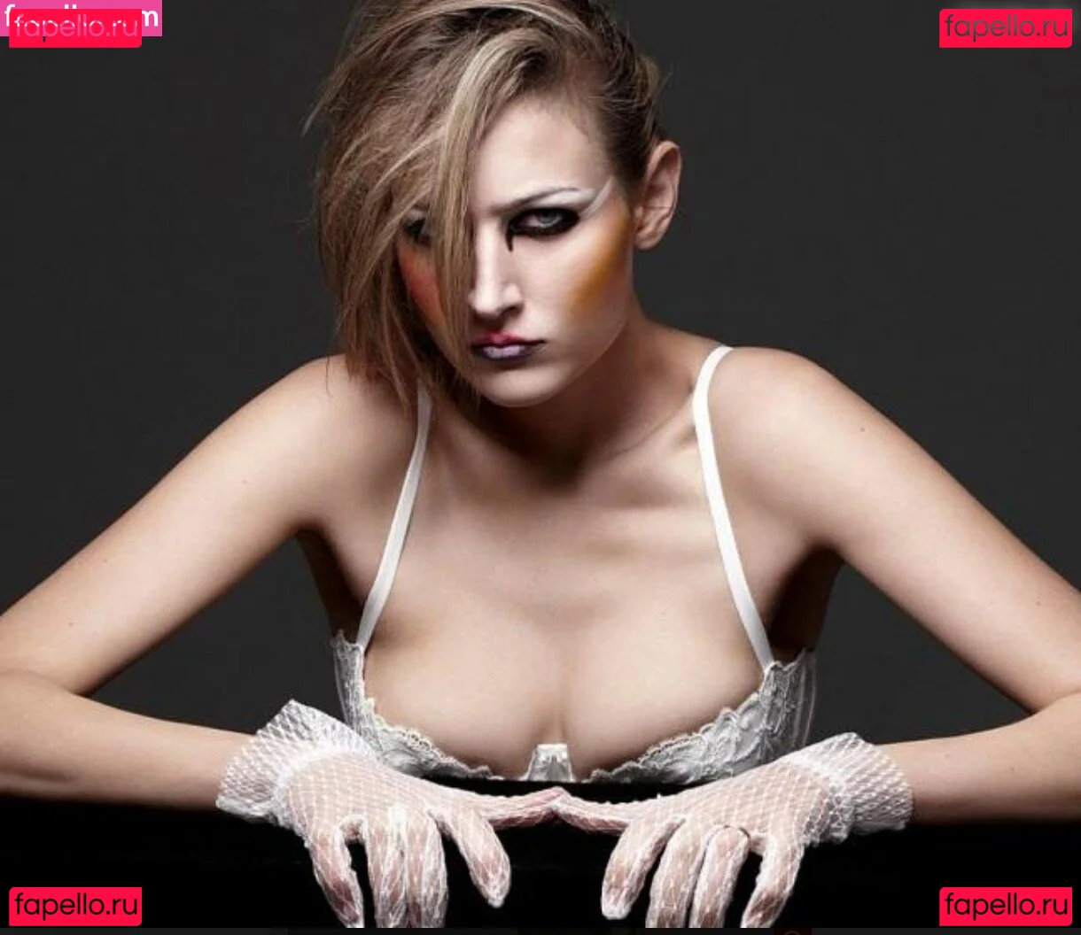 Leelee Sobieski Onlyfans Photo Gallery 