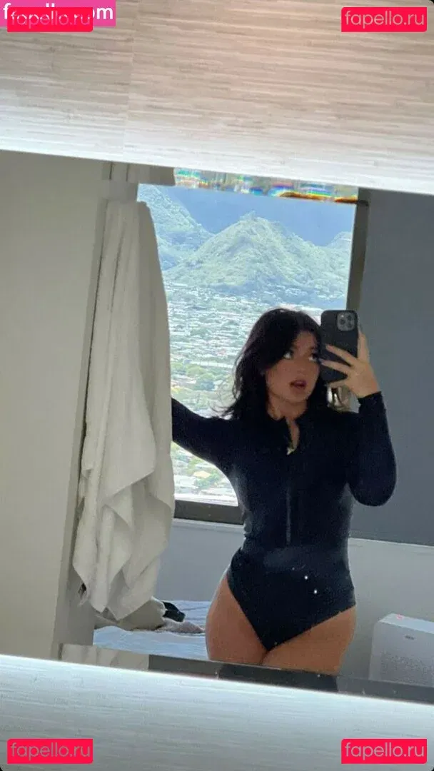 Tabitha Swatosh Onlyfans Photo Gallery 