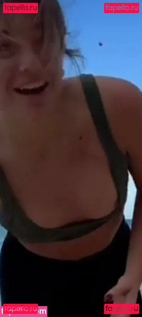 Tabitha Swatosh Onlyfans Photo Gallery 