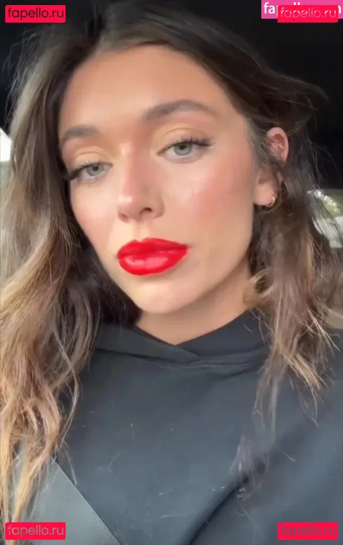 Tabitha Swatosh Onlyfans Photo Gallery 