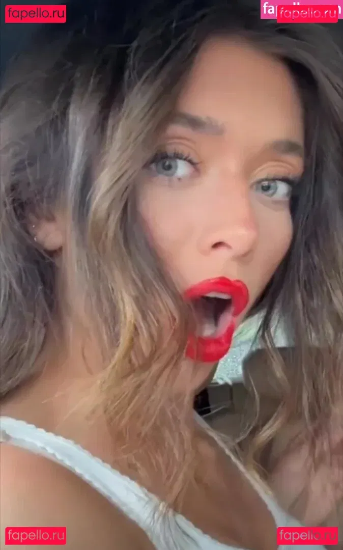 Tabitha Swatosh Onlyfans Photo Gallery 